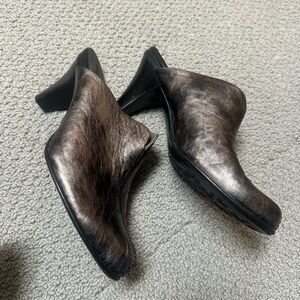 Stylish Metallic Mules